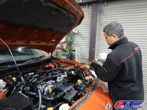 鮮やかなオレンジメタリックの86(ZN6)の納車前整備を行いました。