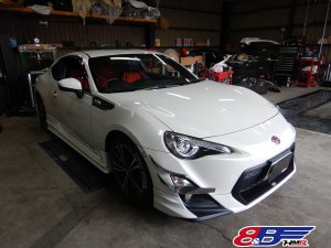 フルエアロ＆ROWENマフラーで走りも見た目もレーシー！86(ZN6)の納車前を行いました。